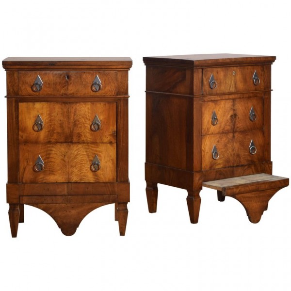 Pair of Walnut Bedside Inginocchiatoio Commodes