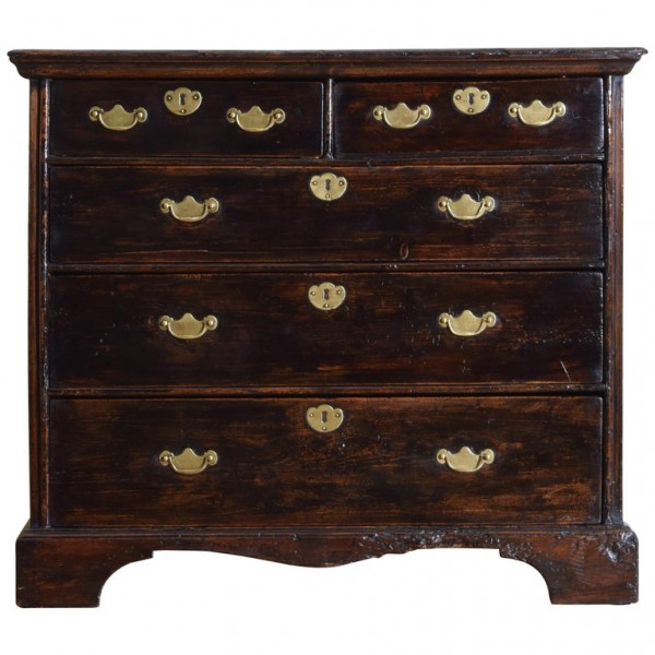 Patinated Pinewood 5-Drawer Dresser