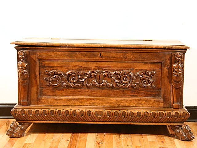 Walnut Small Cassapanca