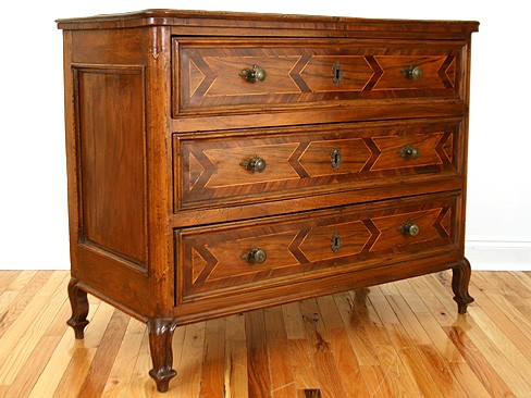 Walnut and Geometrically Inlaid 3-Drawer Commode on Raised Cabriole Legs 