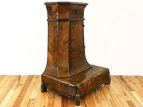 Walnut Veneer and Giltwood Inginocchiatoio