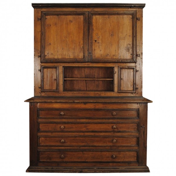 Painted Firwood Sacrestia