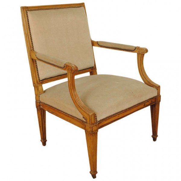 Light Walnut Fauteuil