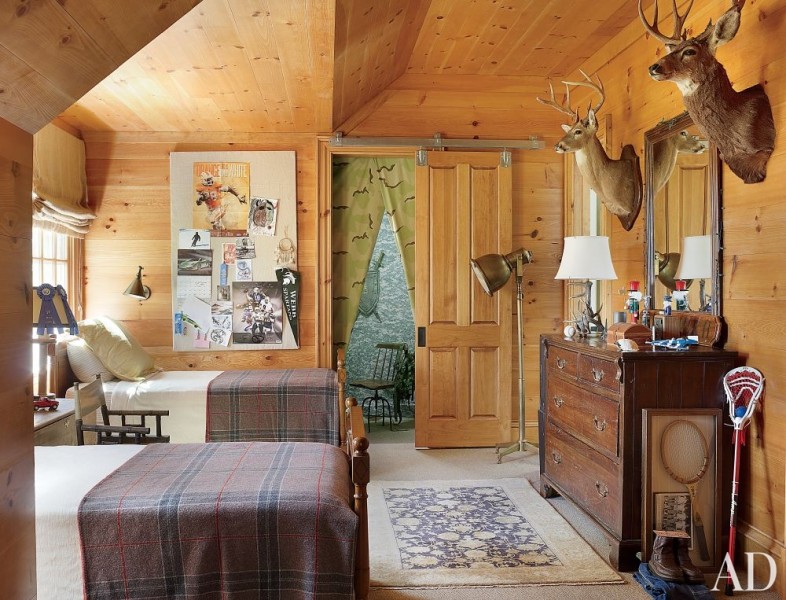 4-Drawer Walnut and Inlaid Commode