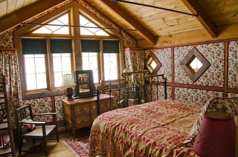 Walnut and Inlaid 4-Drawer Commode