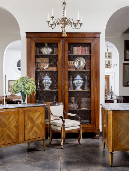 Turned Giltwood, Iron, & Metal 8-Light Chandelier