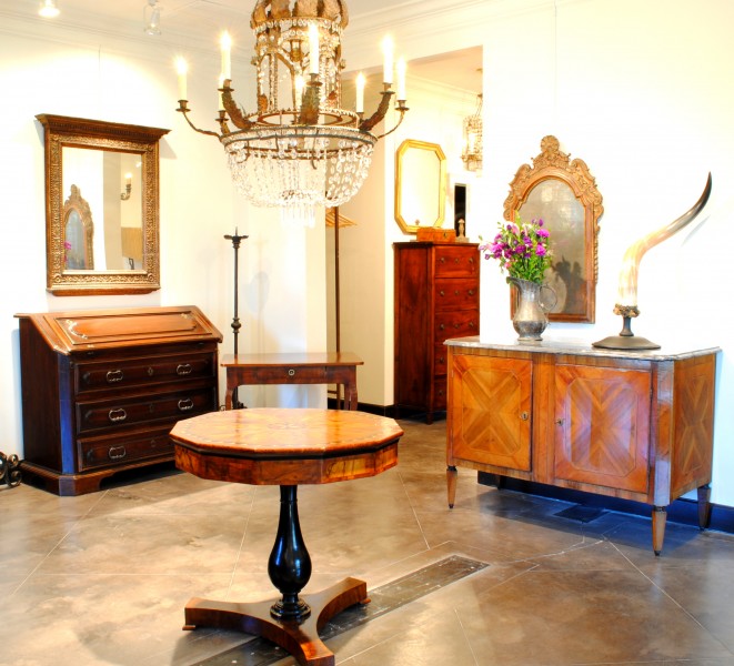 Pair of Horns Mounted on Turned Wooden Bases