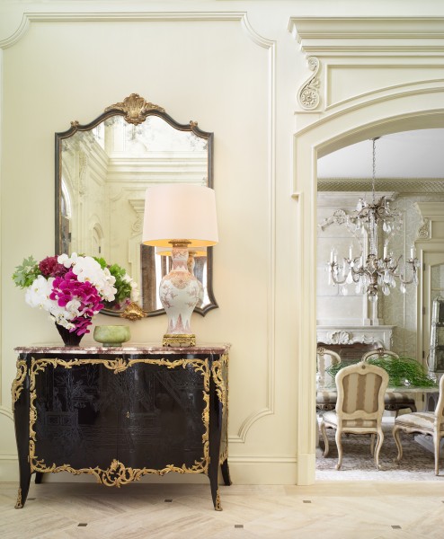 Large Giltwood and Iron 8-Light Chandelier
