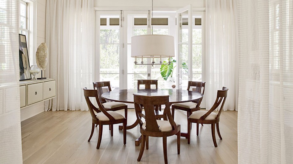 Set of 8 Dining Chairs in Mahogany and Brass