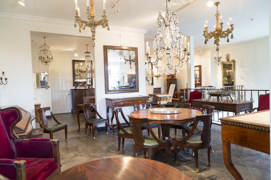 Giltwood 6-Arm Chandelier 